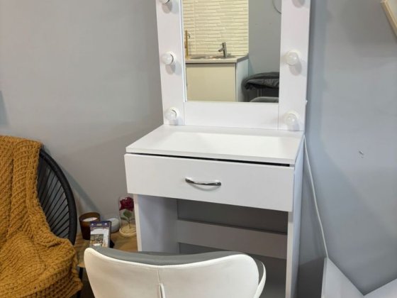 Оренда місця для майстра бровиста Кам'янець-Подільський