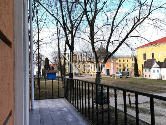 Оренда фасадного комерційного приміщення у Старому місті біля Ратуші Каменец-Подольский
