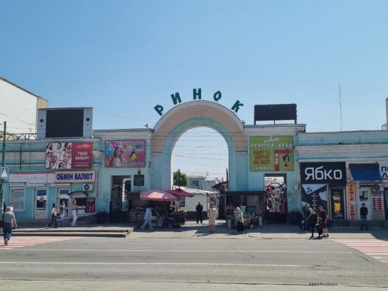 Здам велике комерційне приміщення біля центрального ринку Кам'янець-Подільський