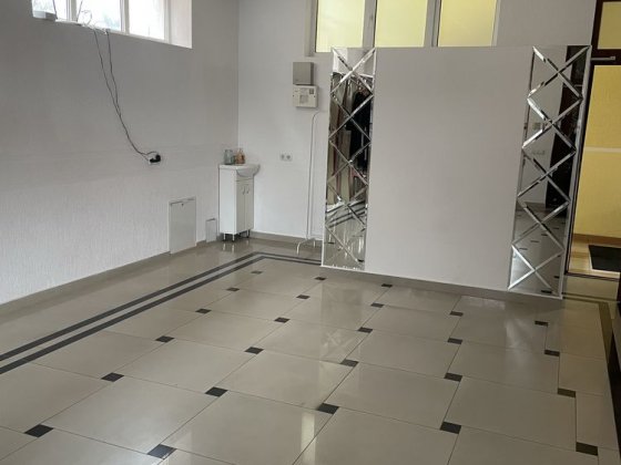 Здається магазин перший поверх центр Мукачево