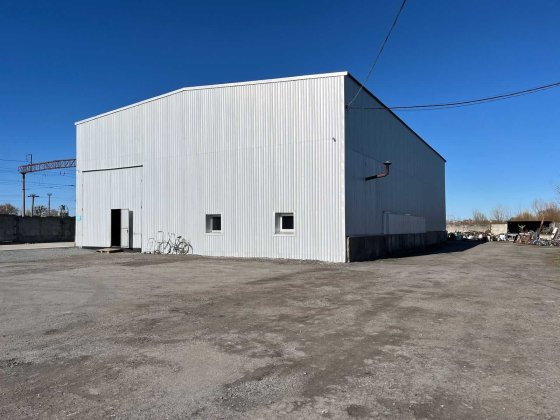 Оренда приміщення та земельної ділянки з під’їзною колією та рампою Звягель