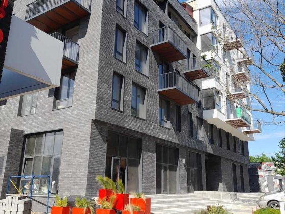 Двухуровневая коммерция консольного типа с собственной патио зоной. Одесса