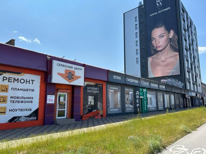Комерція! Фасад, 400 м2 п-кт Степана Бандери - фото 1