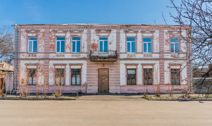 Продаж комерційного комплексу окремих будівель з двором в центрі - фото 1