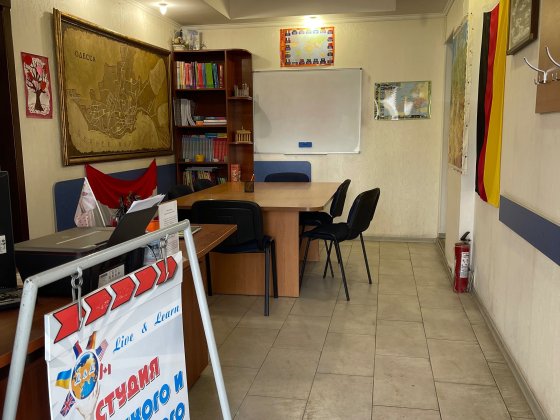 Продам
Офис 3 ком, 42 м.кв. Пересыпский , р-н, 
Кап.Кузнецова 95 Одеса