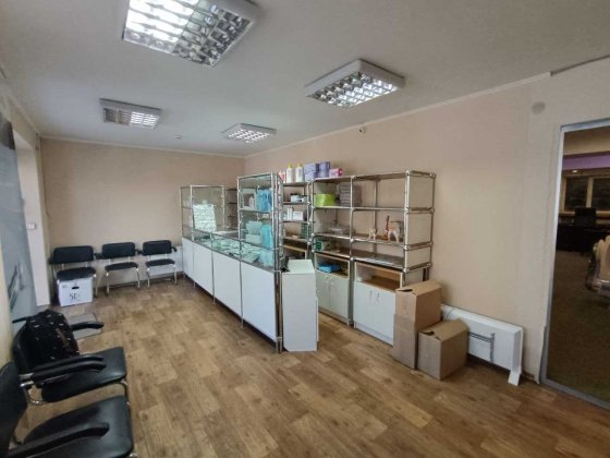 Продаж комерційного приміщення з парковуою вул. Володимира Великого Львів