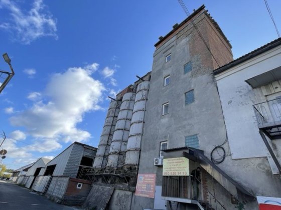 Продаж адмін будівлі з виробничо складським приміщенням Київ