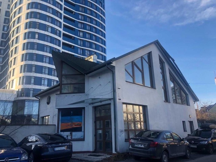 Продаж окремостоячої 2-поверхової будівлі на вул. Робітничій - фото 1