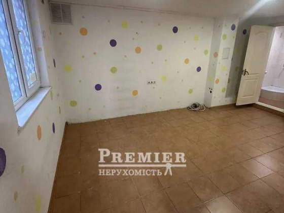 Комерційне приміщення з ремонтом у житловому масиві Одеса