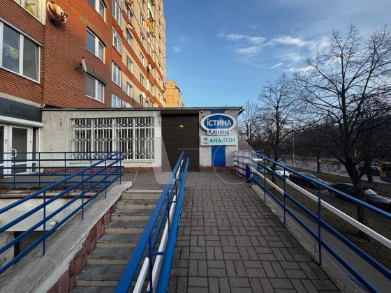 Продаж фасадного приміщення 262.5 кв.м. Вул. Наукова 12а. Львів