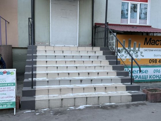 Здам приміщення по вул Миру17А . Фасад Обухов