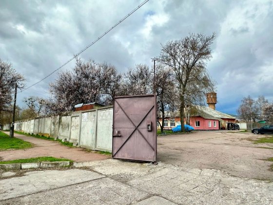 Центр міста .Продаж/Оренда комерційна нерухомість з територією . Прилуки