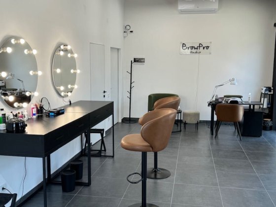 Суборенда для бровиста, візажиста. Стрий. Центр. З меблями. Стрый