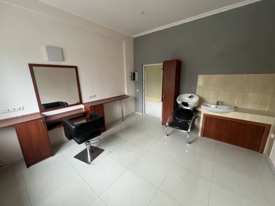 Оренда перукарня косметологія манікюр Трускавец