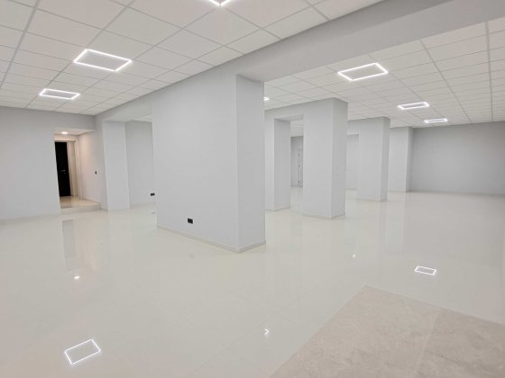 Здається в оренду  приміщення в центрі міста - 200 м.кв. Умань