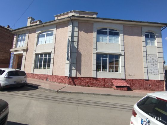 Двоповерхова  будівля 400м² . Центр Умань