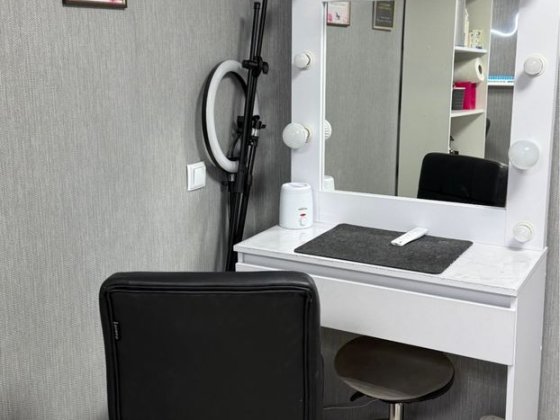 Здам в оренду місця майстрів манікюру та бровіста/візажиста Умань