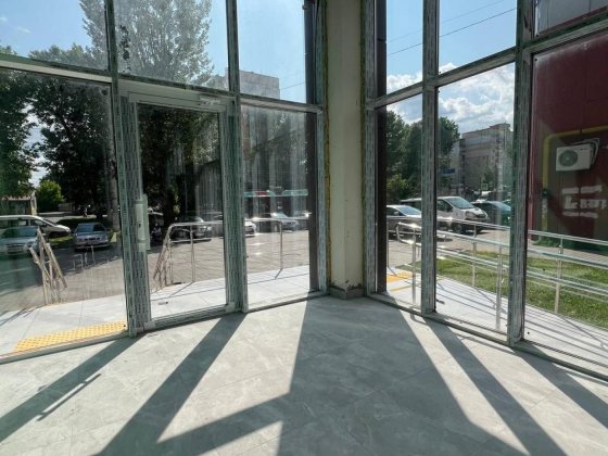 Фасадна комерція в оренду, 25 м2, панорамні вікна Хмельницький