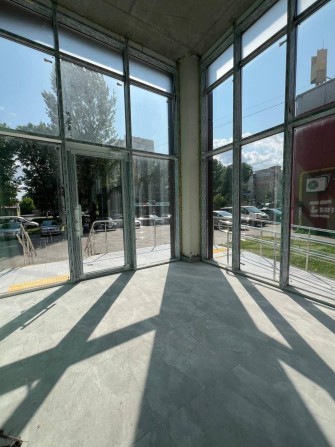 Фасадна комерція в оренду, 25 м2, панорамні вікна - фото 1