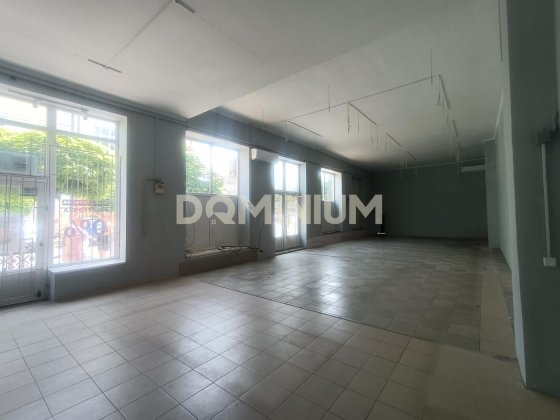 Здається комерційне приміщення в самому центрі Хуста Хуст