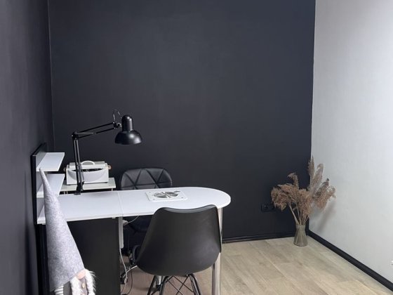 Здається в оренду місце для майстра манікюру та візажиста. Центр міста Хмельницький