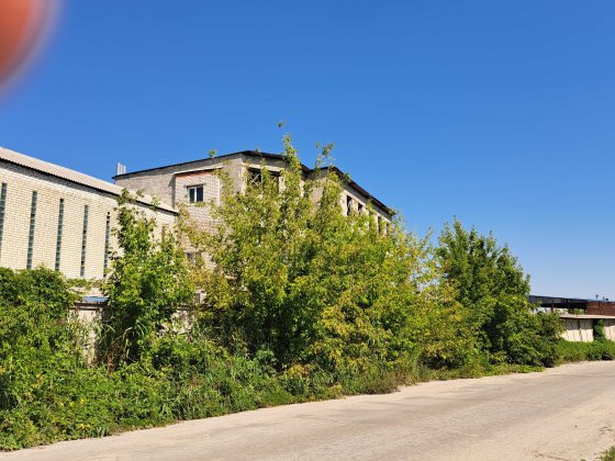 Продам нежитлову будівлю  з боксами на 1 поверсі Харьков