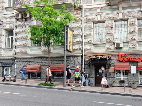 Майдан 1 мин. 213 м2. Фасад, высокий пешеходный трафик Киев