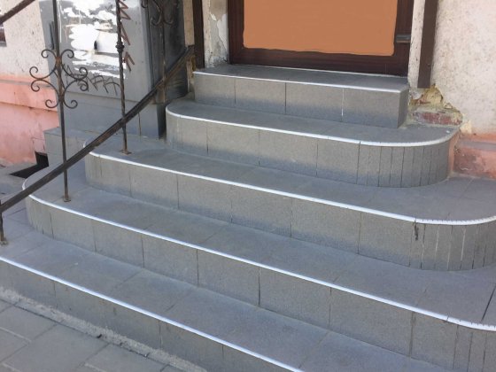 ПРОДАЖ фасадного приміщення в прохідному місці по в.Сахарова Львов