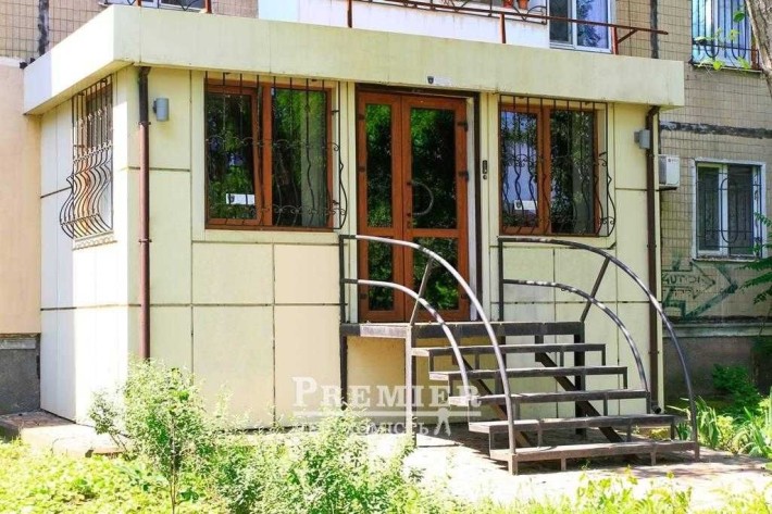 Фасадне комерційне приміщення 58 м². Черьомушки. Ремонт. - фото 1