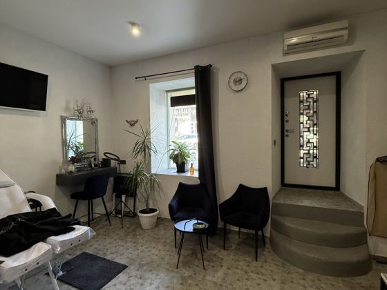 Продам фасад, помещение салон красоты в центре, Канатная улица