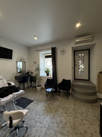 Продам фасад, помещение салон красоты в центре, Канатная улица - фото 1