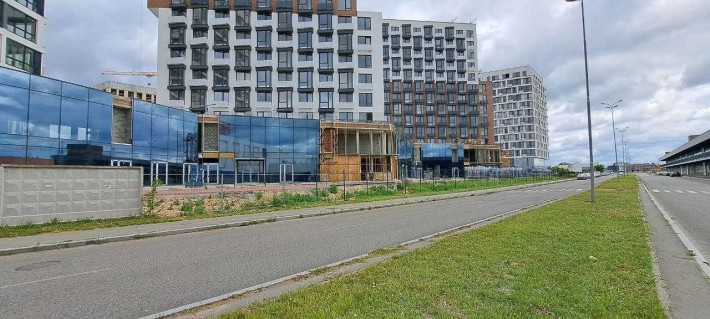 Комерційне приміщення 463 м²   в ЖК Lucky Land, фасад. ТРЦ Лавина. - фото 1