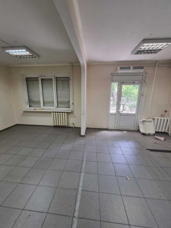 Продам фасадное помещение под коммерцию на Добровольського! - фото 1