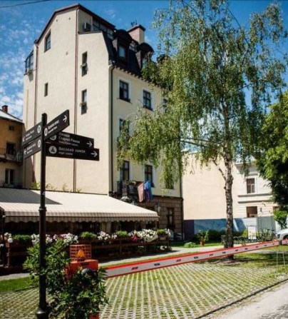 Продаж діючого готельного комплексу в центрі Львова - фото 1