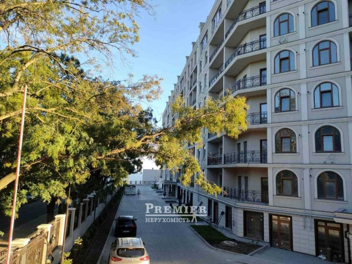 Продам коммерческое помещение Фасад. 76 кв. м  Ремонт. - фото 1