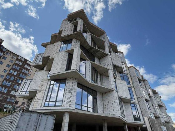 Фасад на активну вулицю. Відкрита площа. Ремонт під потреби орендаря Хмельницький