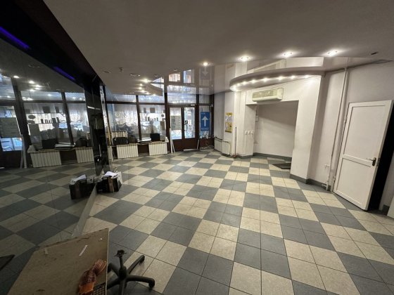 Оренда 1-поверх Центр Здам приміщення ФАСАДНИЙ вхід 46.5м2 або 67.5м2 Хмельницький