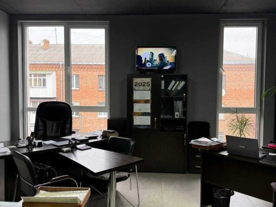 Офіс в самому центрі міста . 57 мкв . Якісний ремонт. Хмельницький