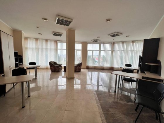 Офіс на Озерній з панорамними вікнами Хмельницький