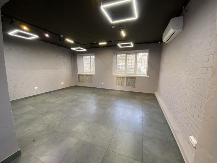 Оренда топової фасадної комерції в Центрі, 75 м2 - фото 1