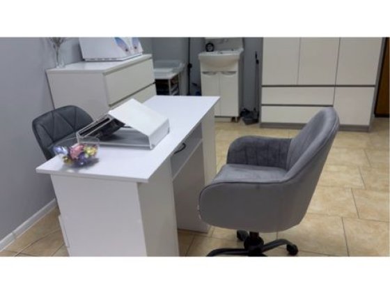 Робоче місце майстра манікюра Хмельницький