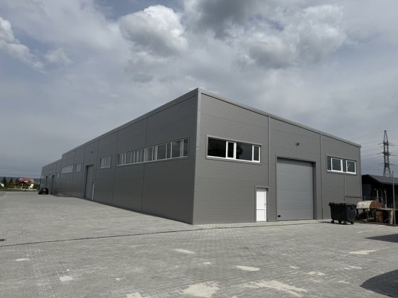 Здам в оренду склади на одній території 770 м/кв з рампою та 500м/кв Угринов