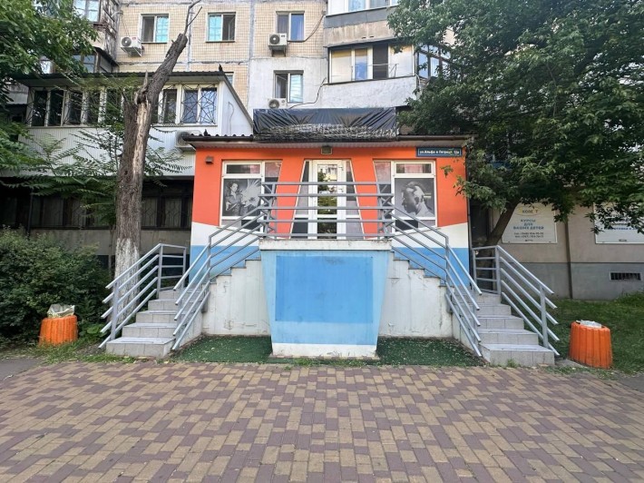 Продам действующий салон красоты на ил  Ильфа и Петрова(211-245) - фото 1