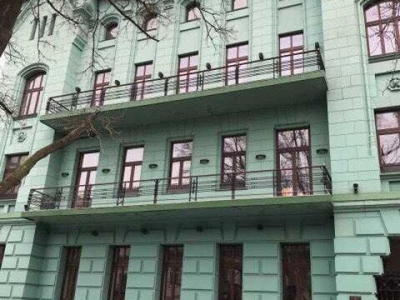 Здание в Центре Одессы. Улица Преображенская - переулок Некрасова. Одеса