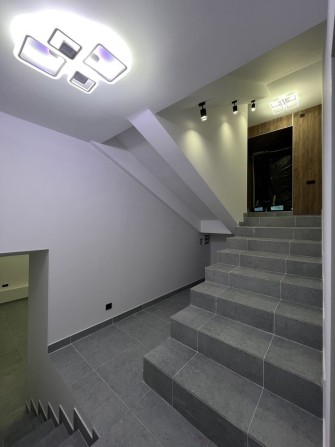 Продам помещение с арендатором  Центр Культуры новый ремонт - фото 1