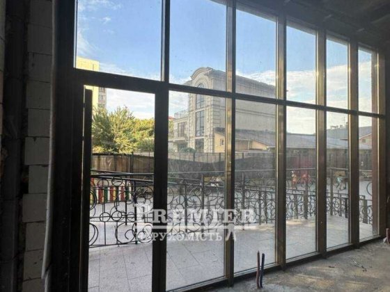 Комерційне приміщення 66 кв.м з панорамним склінням по фасаду. Одесса