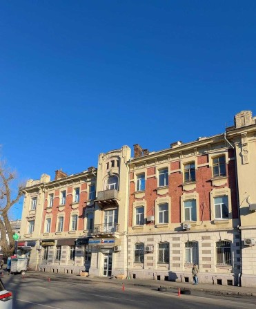 Гостиница в центре КВ - фото 1