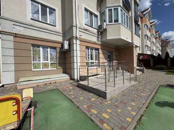 Оренда комерціного приміщення 80м2 фасад жк Петрівський квартал Святопетровское