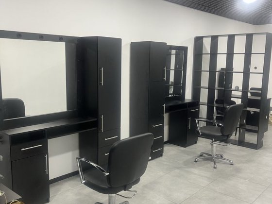 Оренда робочих місць майстра-перукаря та місце майстра манікюру. Бородянка