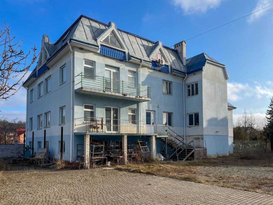 Оренда будівлі 1026м з ділянкою у м. Винники, вул. Сагайдачного Винники